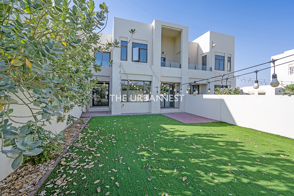 Type J | Vacant Single Row |Opposite Pool and Park