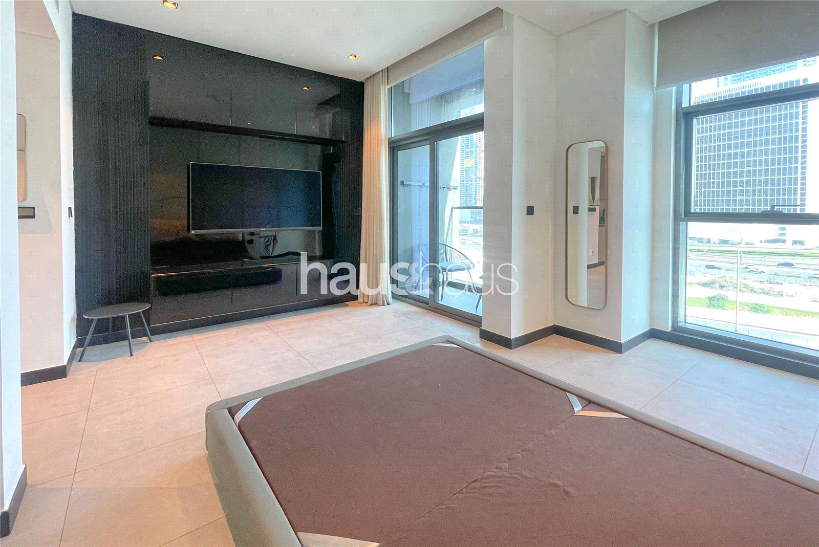 Vacant | Multiple Cheques | Modern Living | Bright