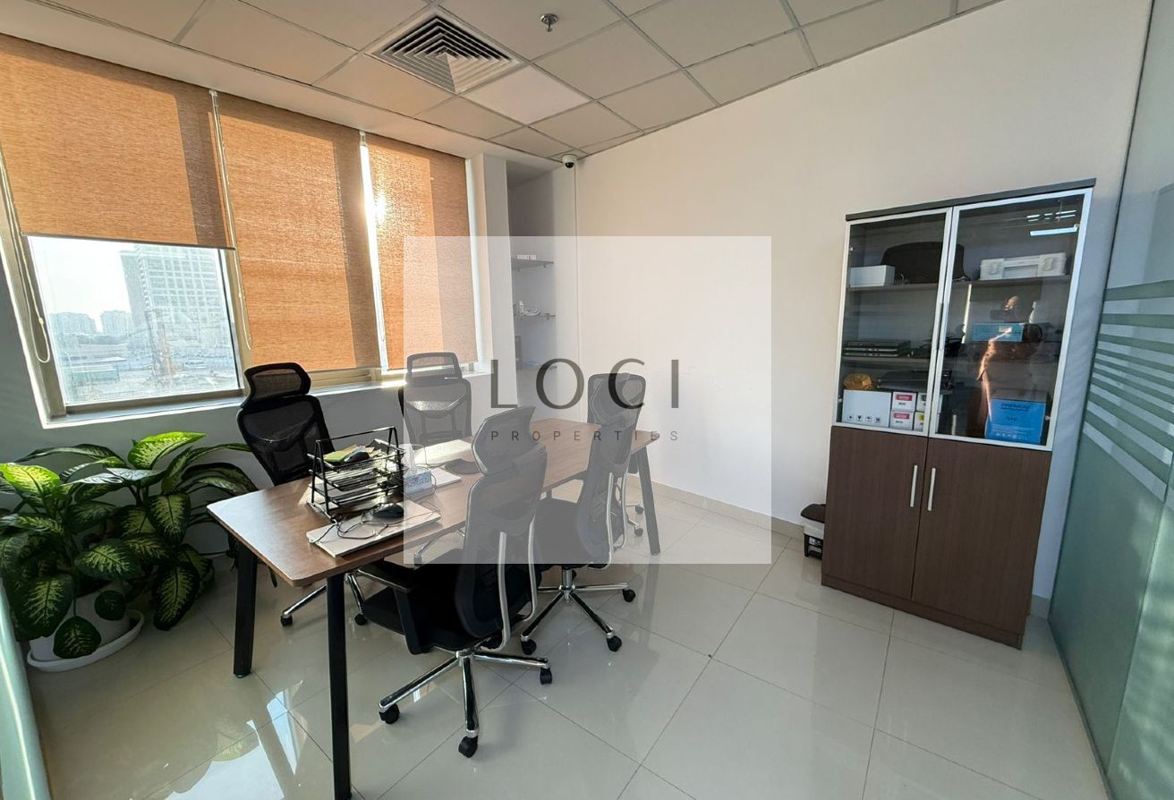 PRIME LOCATION | 5 PARKING SPACES | FITTED