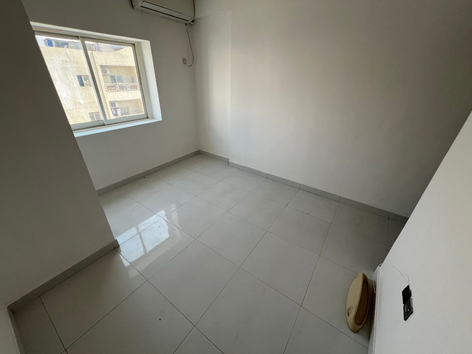 AED 20,000 Yearly – 4 Payments Brand New Studio for Annual Rent in Al Nakheel – Second Row from the Corniche New building Separate kitchen Split air