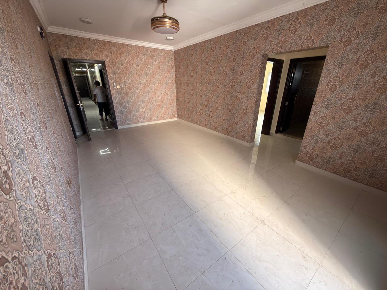 Beautiful two-bedroom apartment with a living room, excellent location, luxurious finishes, maintenance included by the owner, two balconies, and a ma