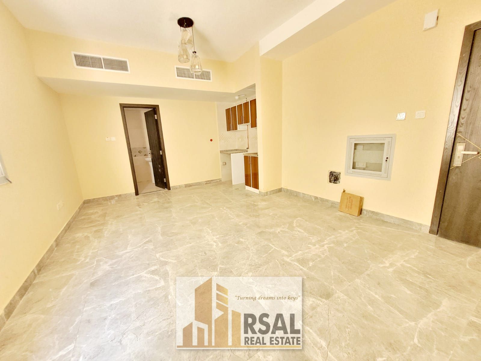 Lavish Family Studio //Like A Brand New//Ready to Move//Easy Payment//Close To The Muwaileh Bus Station