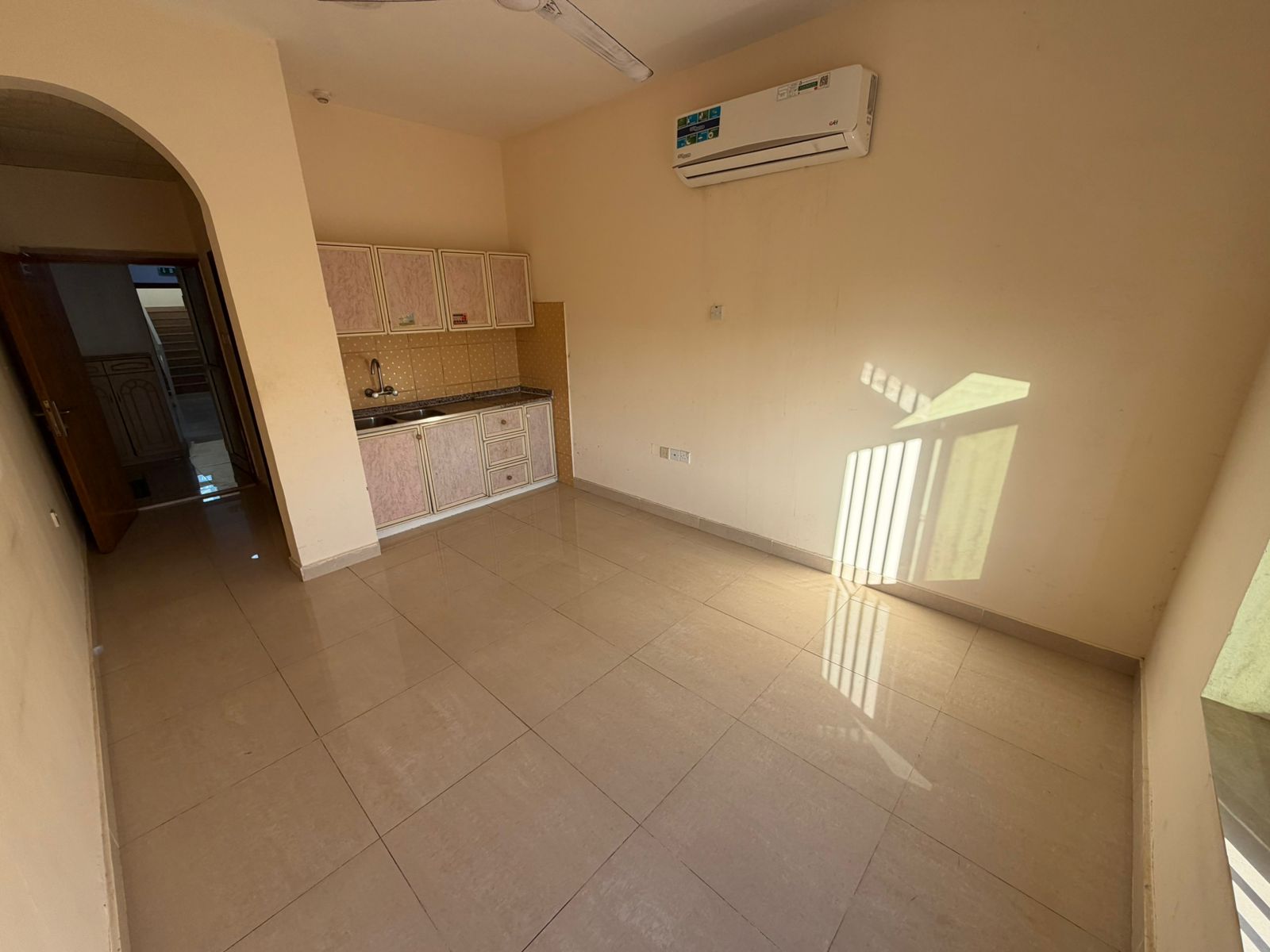 AED 17,000 Yearly – 4 Payments Studio for Annual Rent in Al Nuaimiya 3 – Ajman Prime location next to Safeer Mall Practical layout with comfortable s