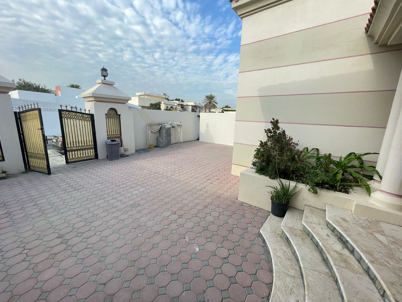 Three-room villa for rent in Mansoura.