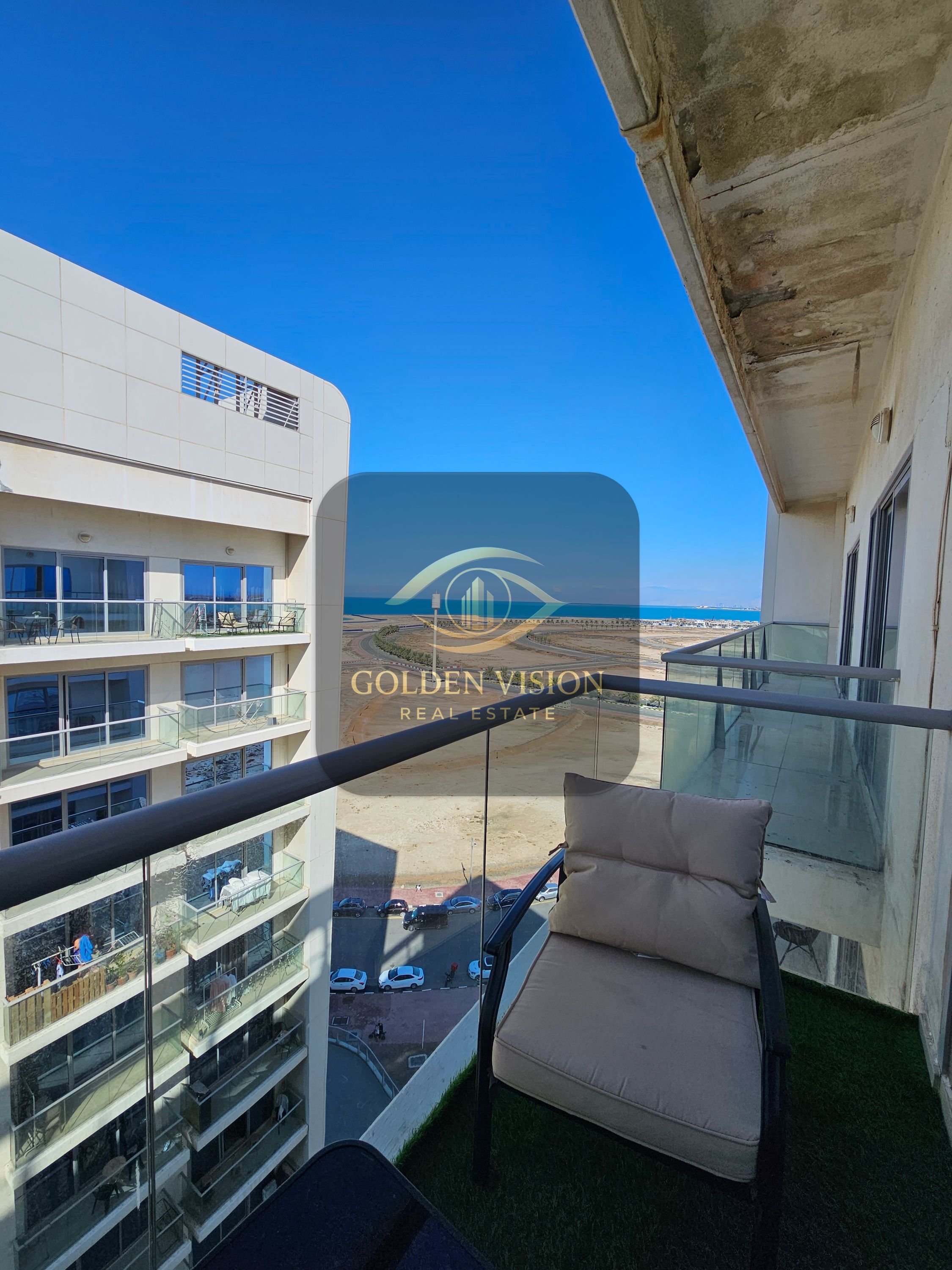 Fully furnished upgraded studio high floor