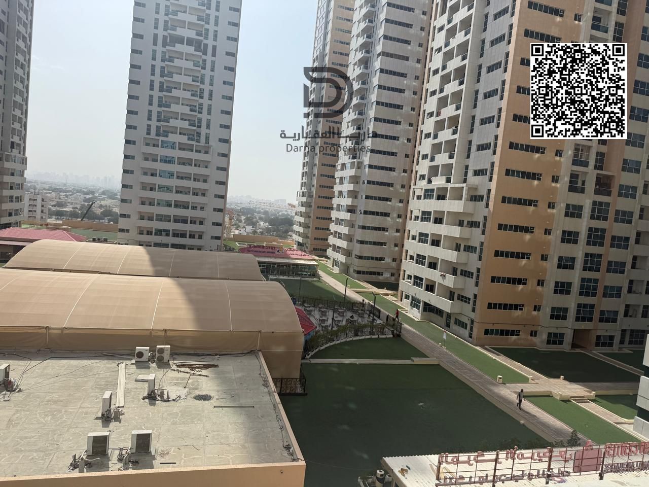 Two-bedroom apartment with a living room, parking, open view