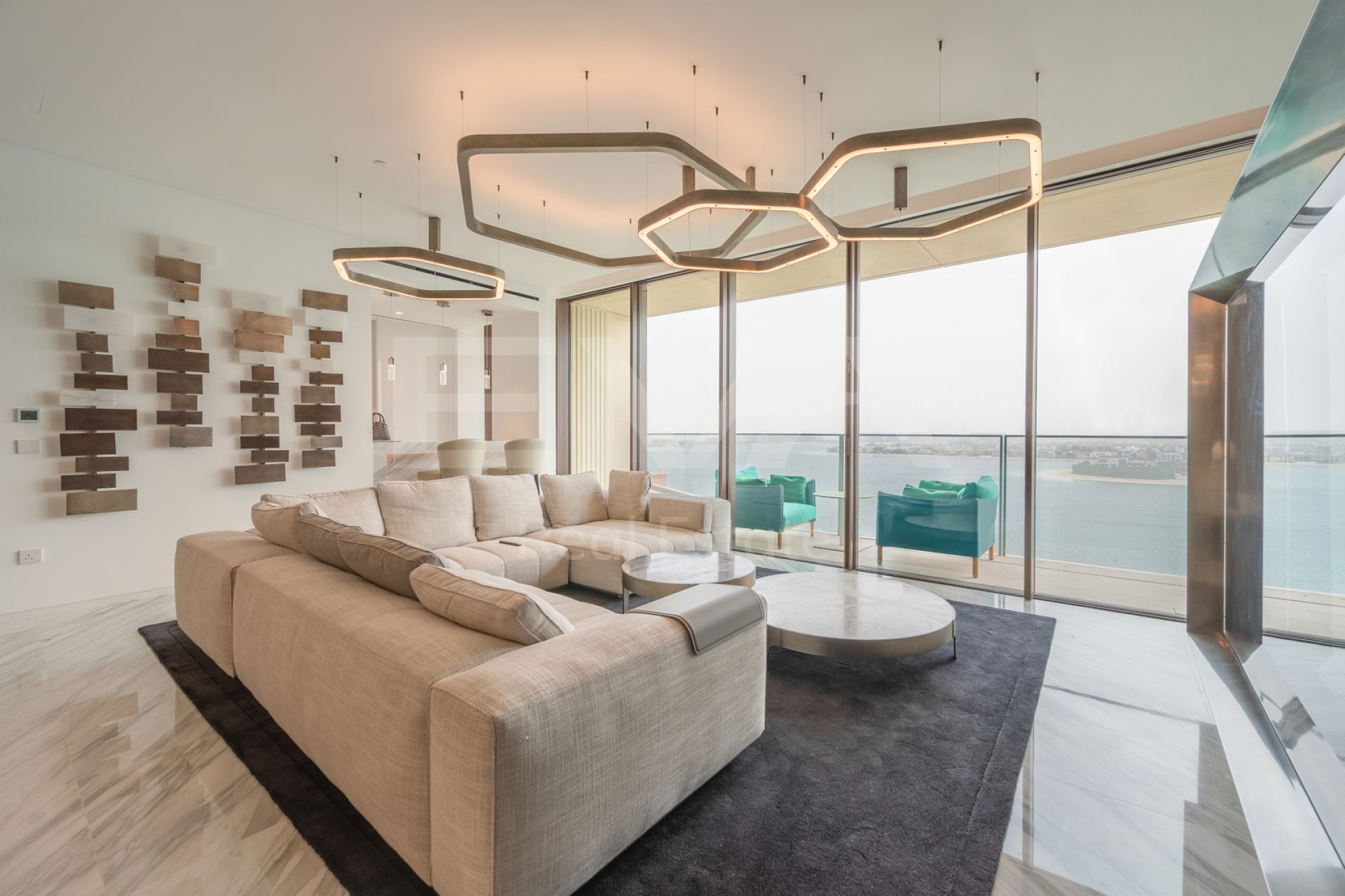 Luxury 2BR Apartment | Palm View | Upgraded