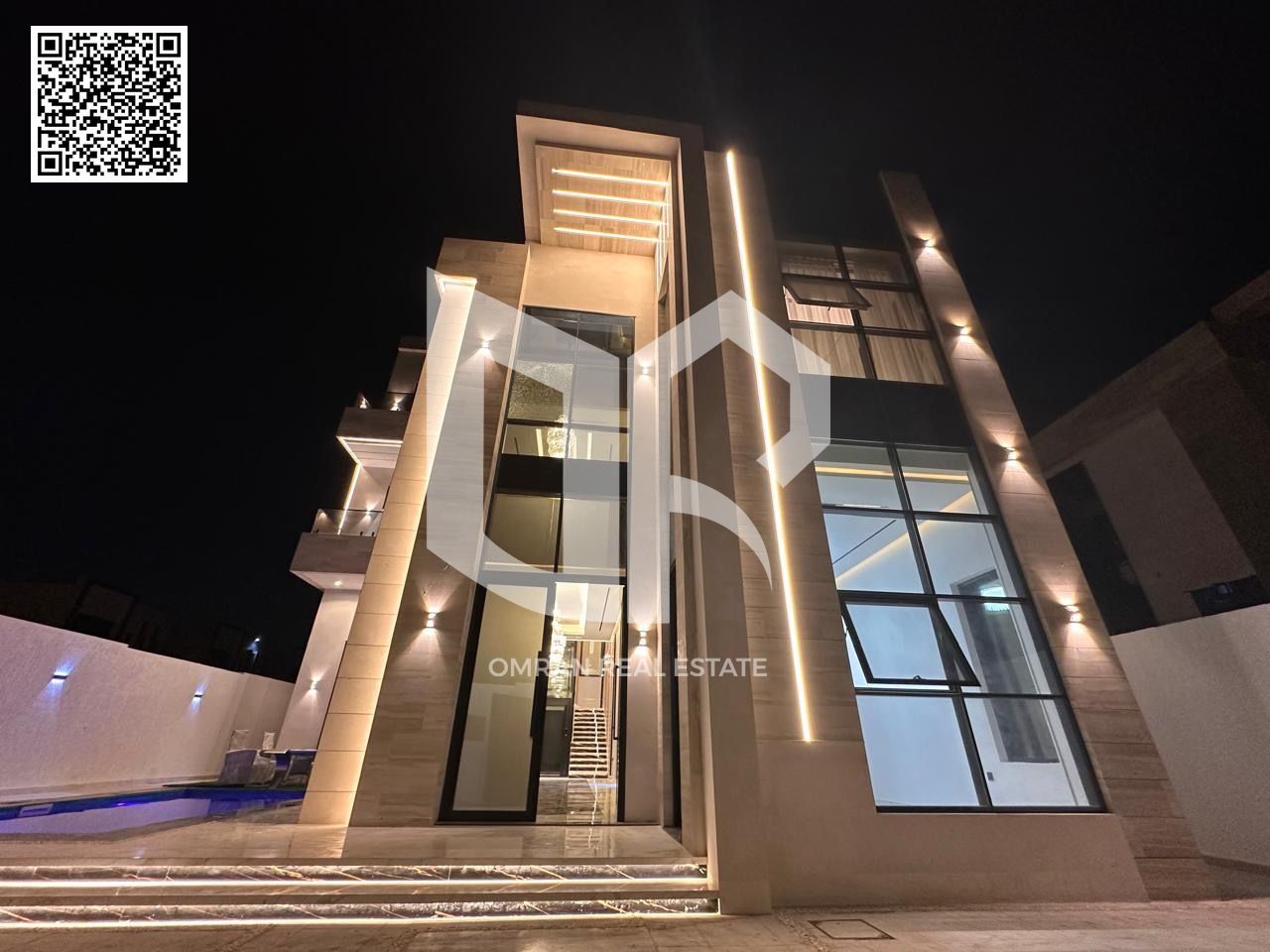 A very special villa, ready for immediate occupancy, directly from the owner, close to all amenities. It features an elevator, swimming pool, and roof