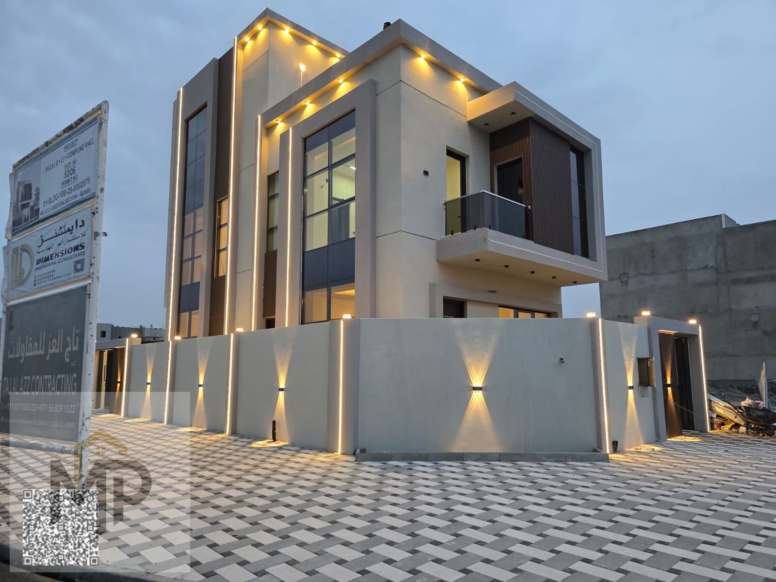 An irreplaceable opportunity 3-storey corner villa next to the mosque, at a snapshot price including registration and ownership fees