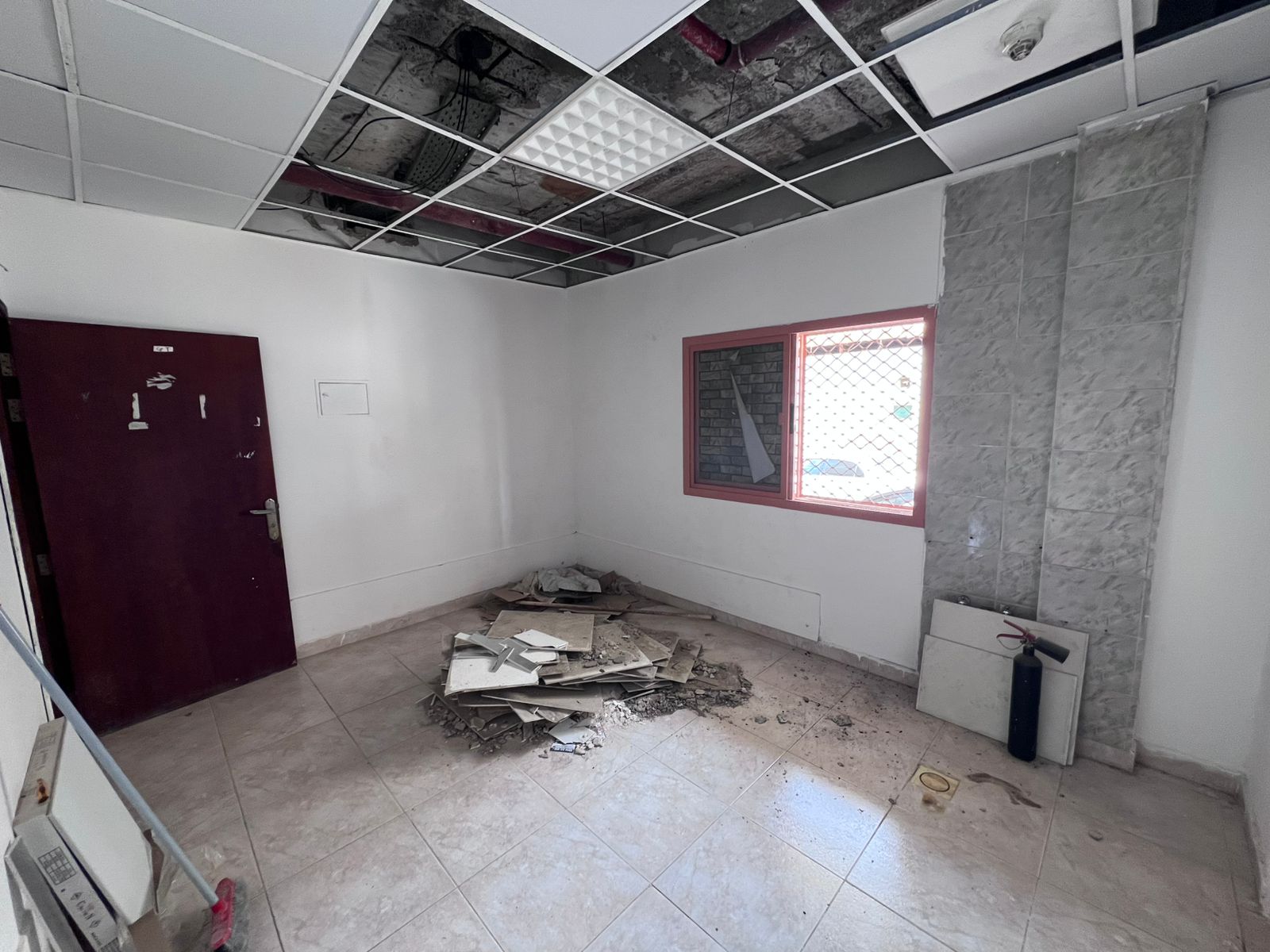 Studio apartment for annual rent, ground floor, 14,000 (currency unspecified) payable in 4 installments in Al Bustan.