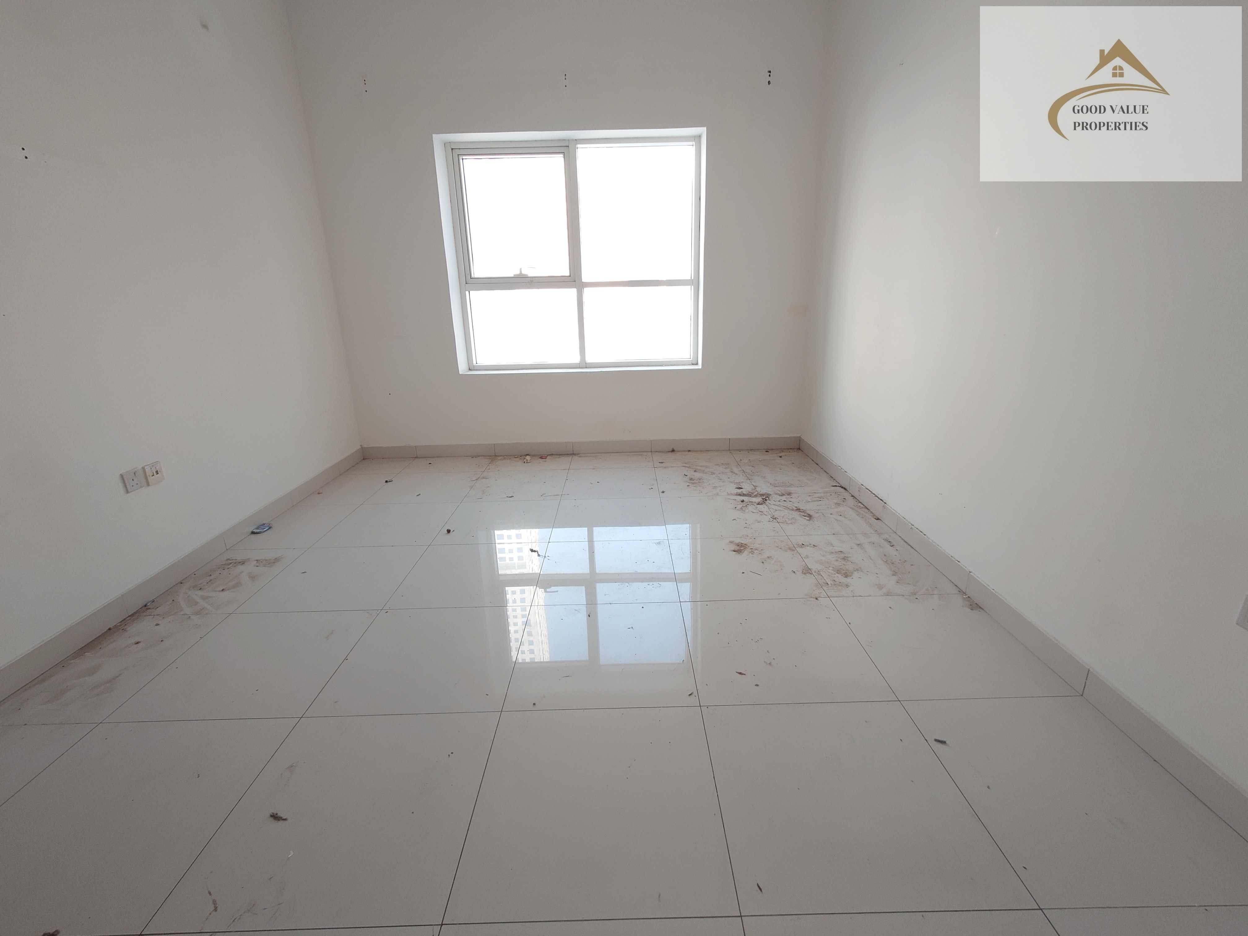 DECENT 2 BHK JUST 40K BALCONY OPEN VIEW NEAR QASBAH CANAL