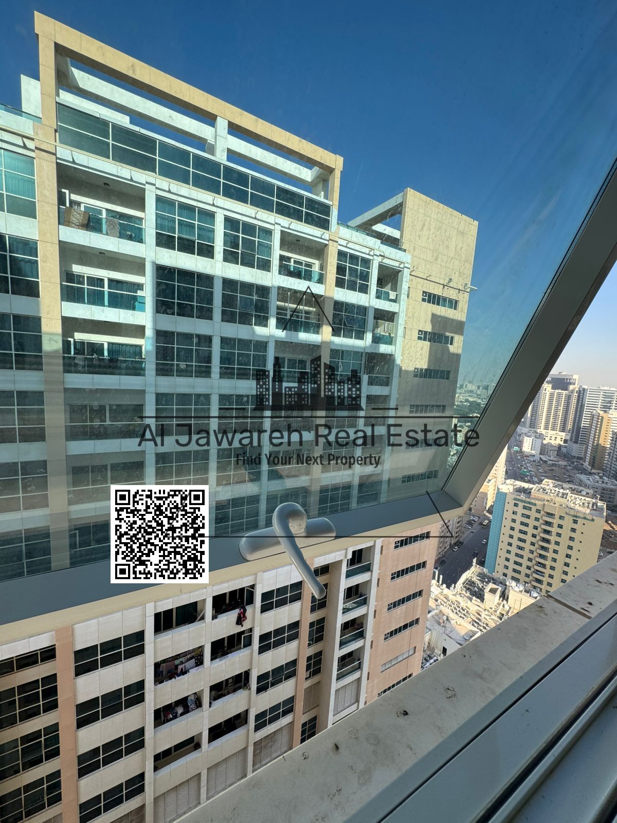 Resale of a 2-bedroom apartment with 3 bathrooms and a maid's room in Ajman.