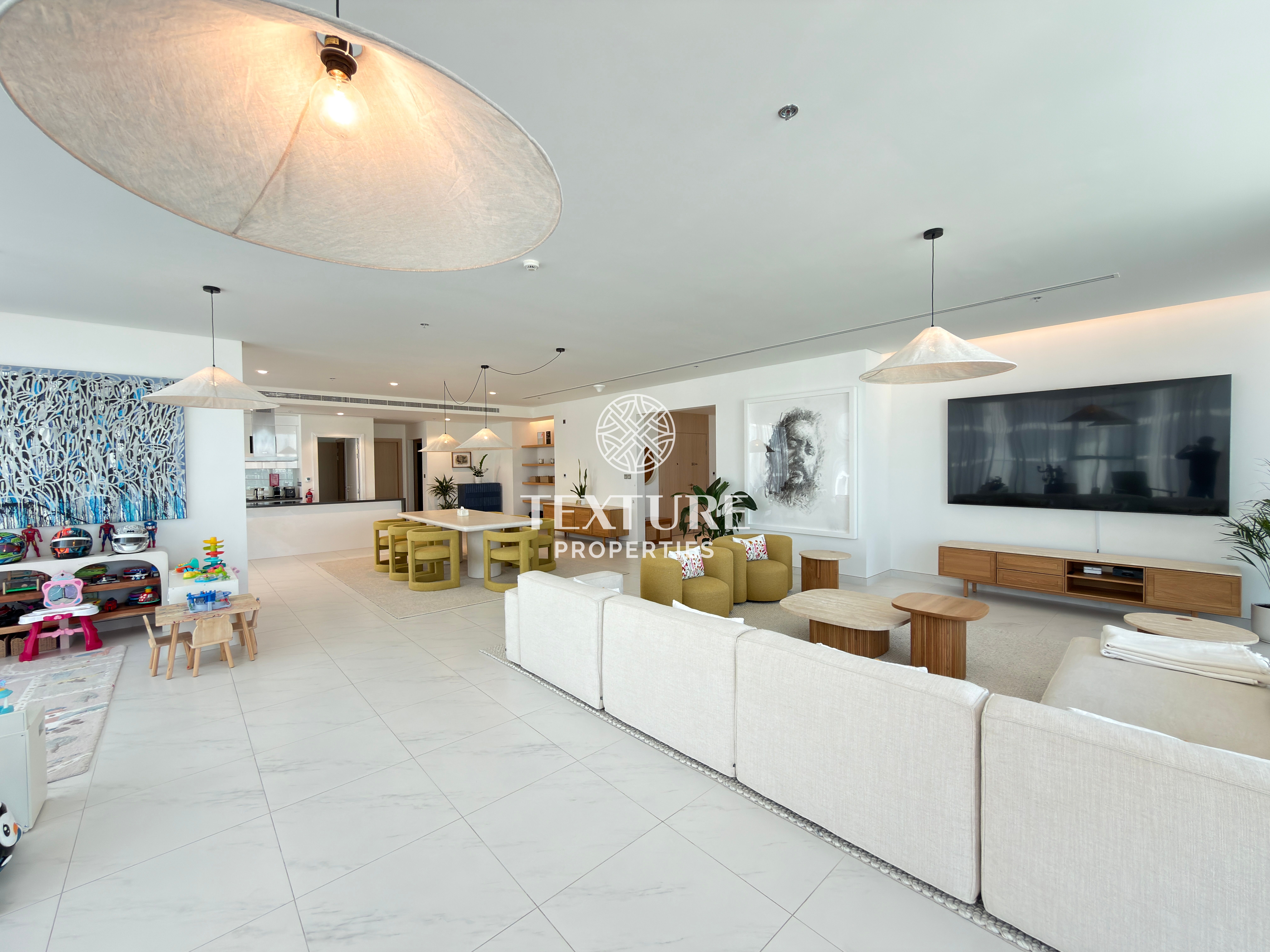 Half-Floor | Lagoon & Downtown View |New Furniture