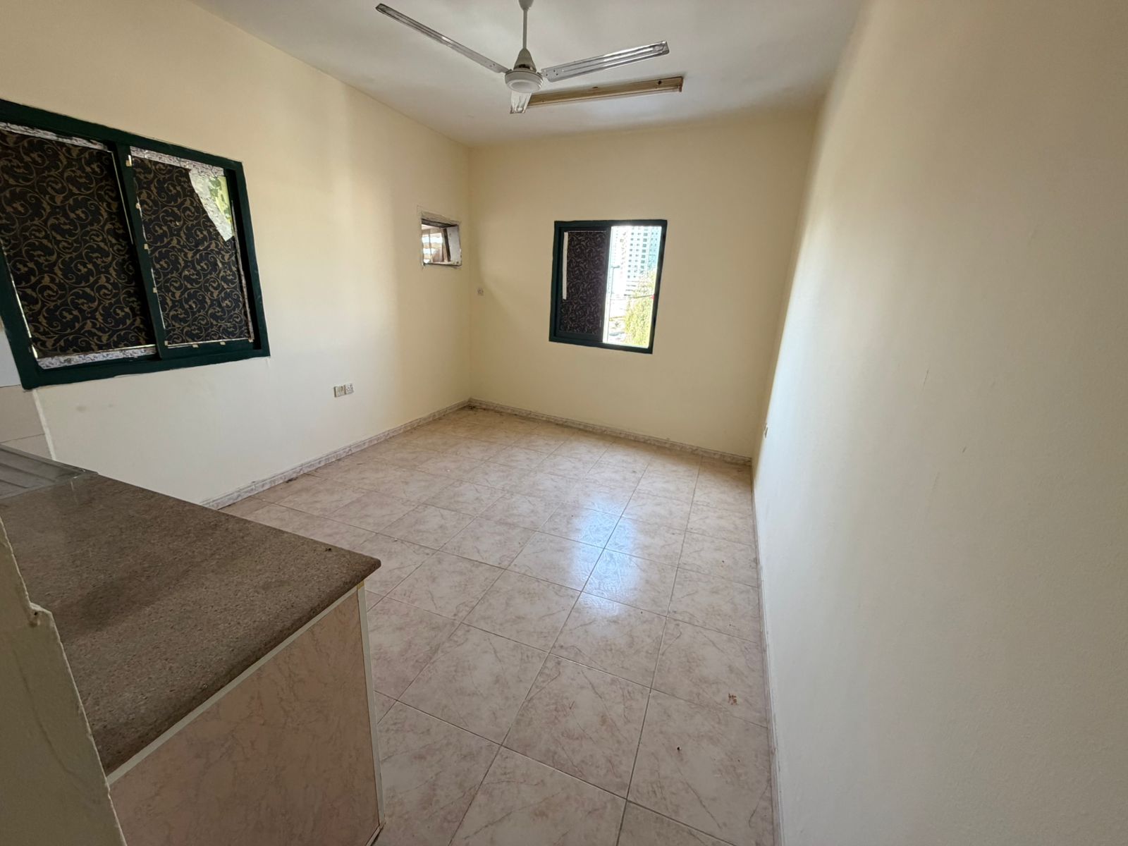 Studio apartment for annual rent – Al Rashidiya 1, Ajman, next to Al Samak, prime location close to services