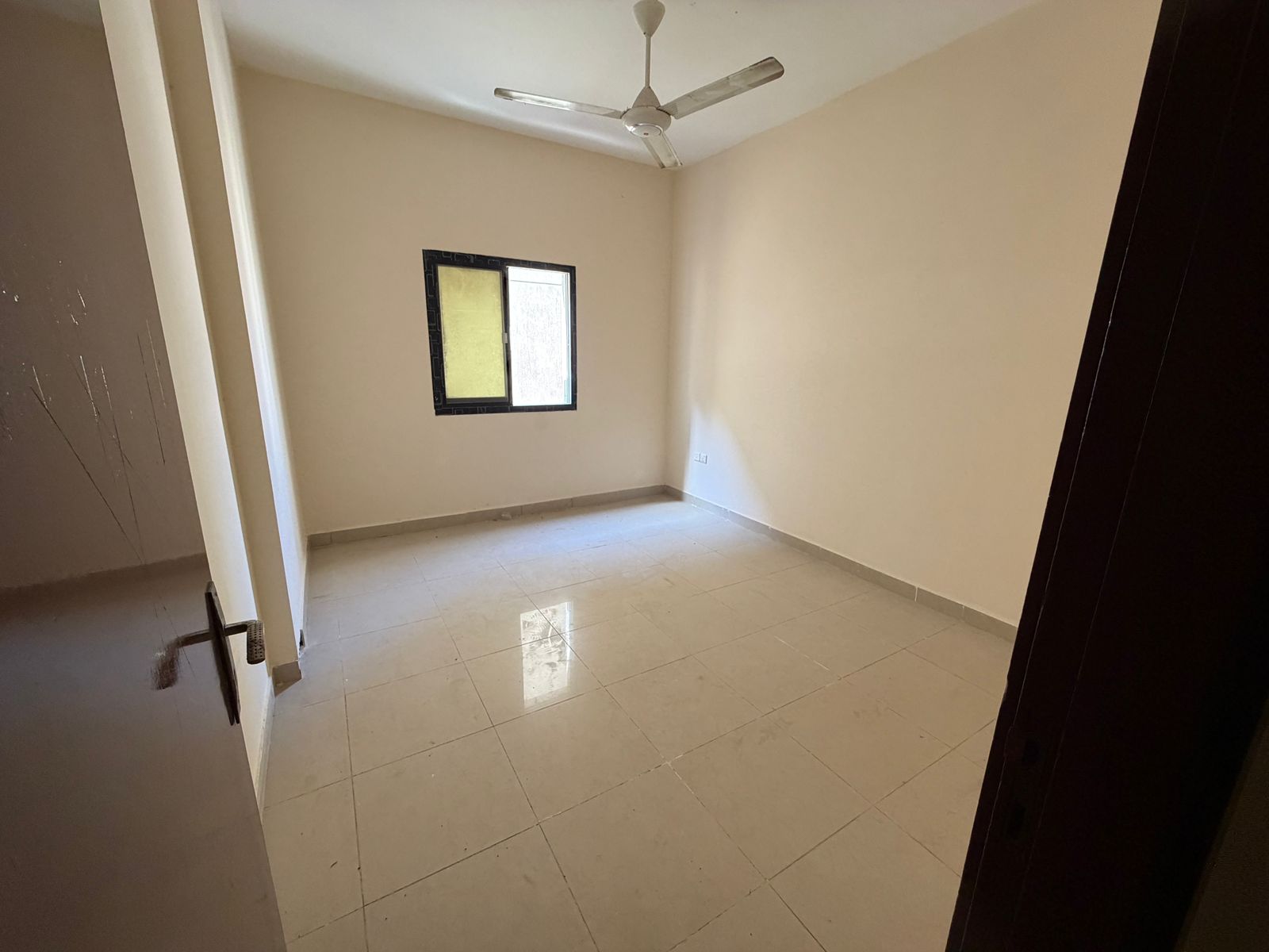 A distinctive apartment for rent in the Al Rashidiya area of Ajman, strategically located near the cooperative society and Lulu Hypermarket, providi