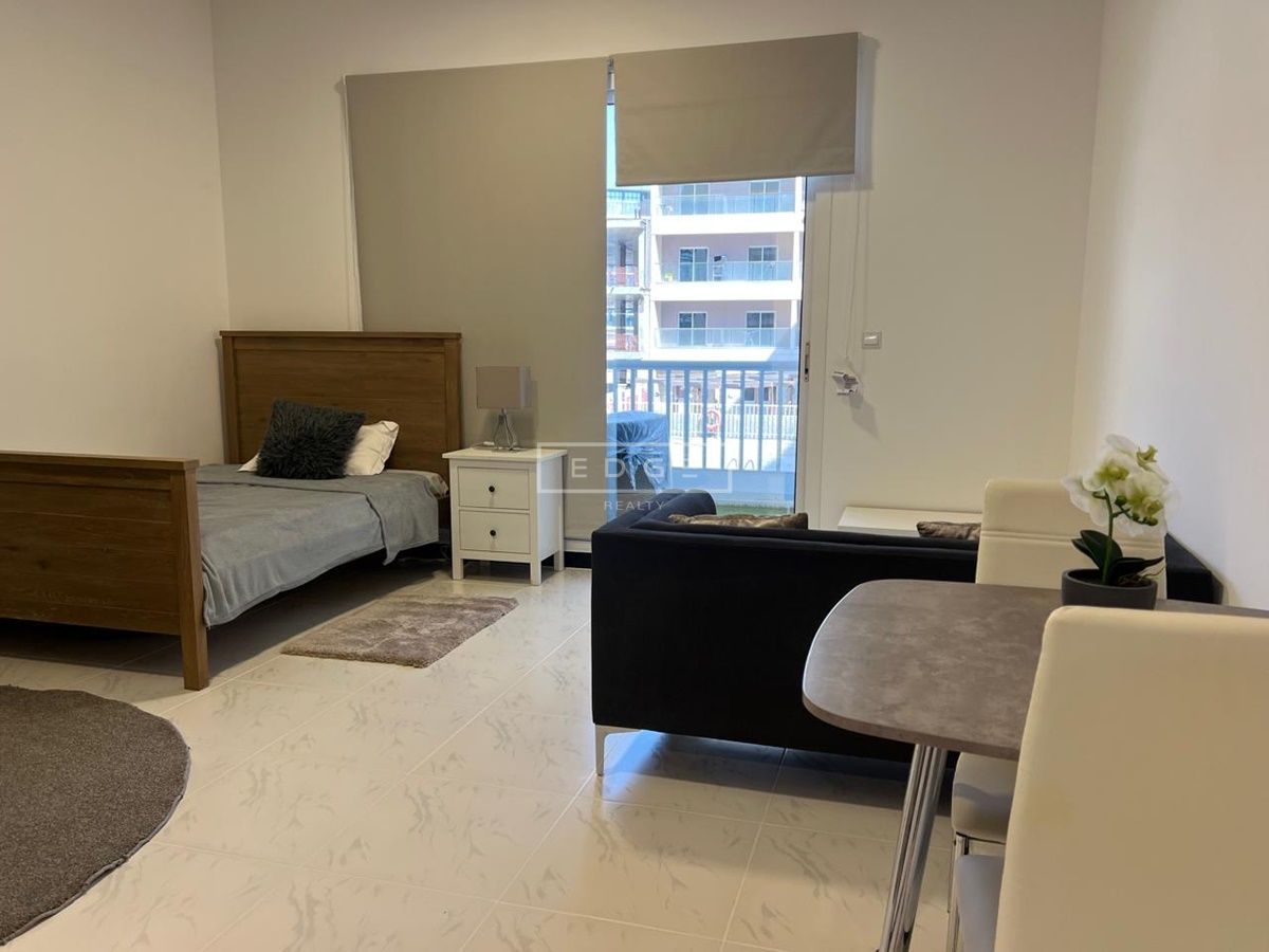FURNISHED | BILLS INCLUDED | SWIMMING POOL VIEW