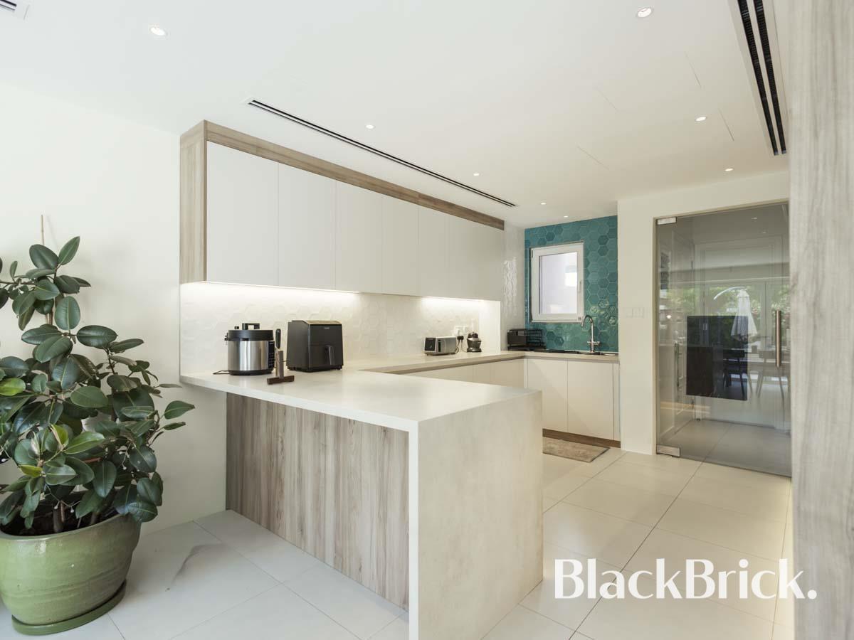 Quiet Location |Fully Upgraded | Park View