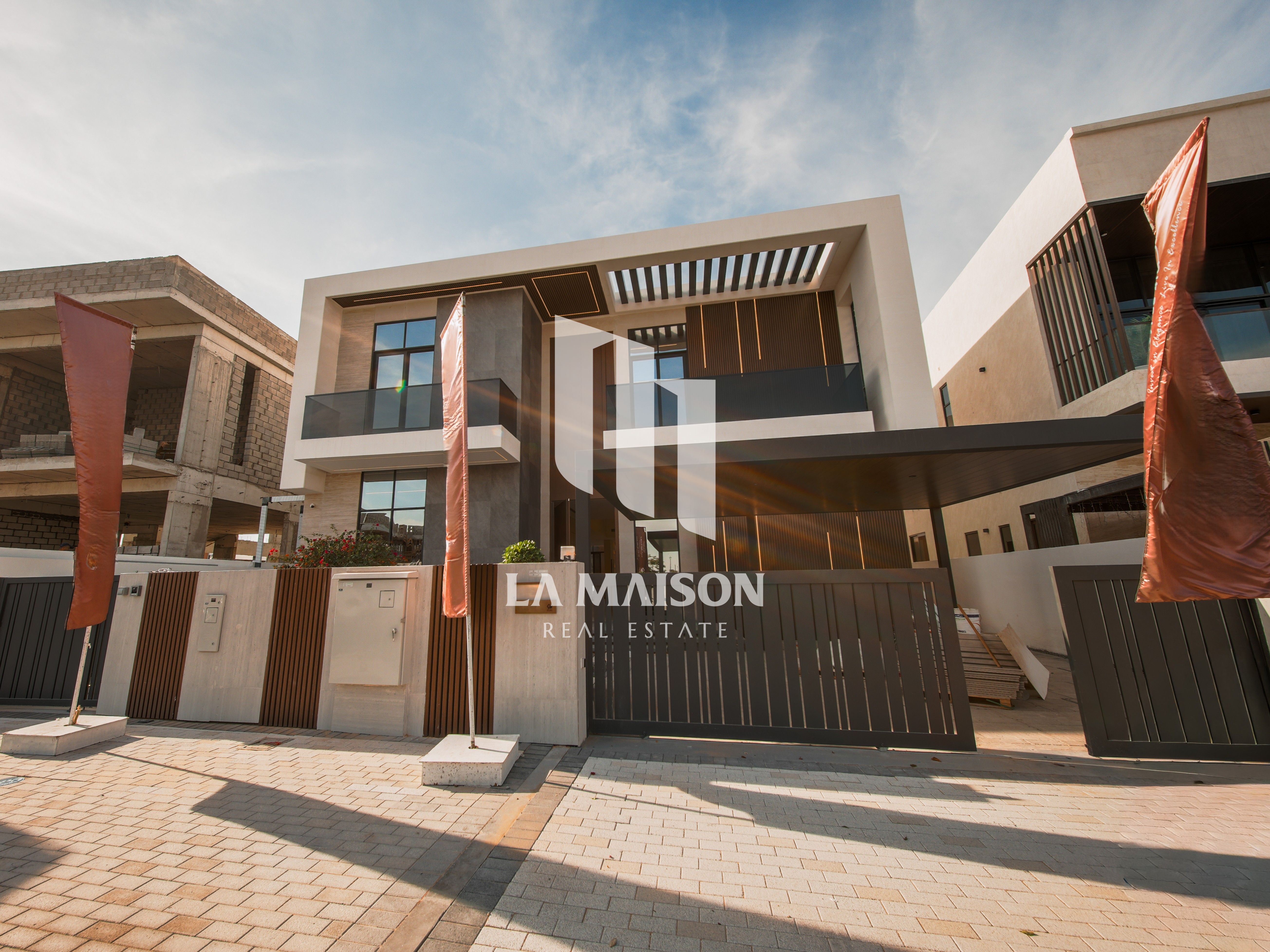 Ready to move | Premium Villa | 5BR/Maid/Lift/Pool