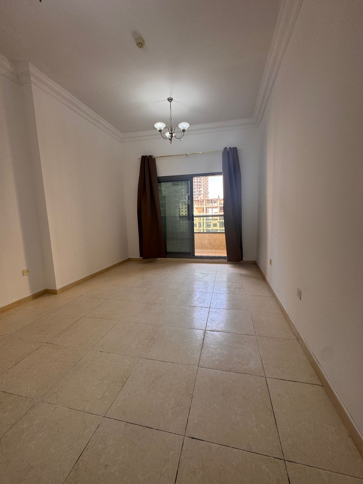 Two bedrooms and a living room - master bedroom - American kitchen - central air conditioning - maintenance in - Emirates City