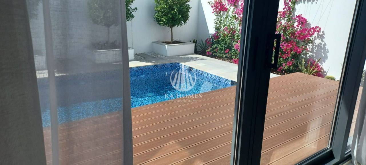 Ready-to-move-in villa - Freehold - Golden Residency - Villas available with 4-year installments - Fully furnished - Discount on registration fees