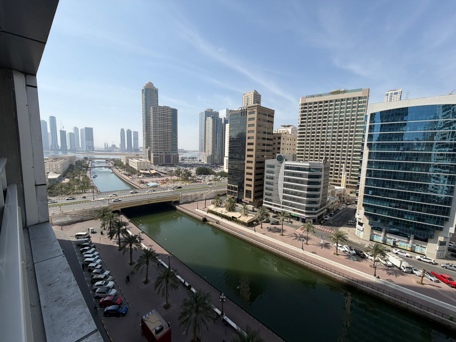 Free parking, 2 balconies, open sea view, master room, central AC & gas, spacious.
