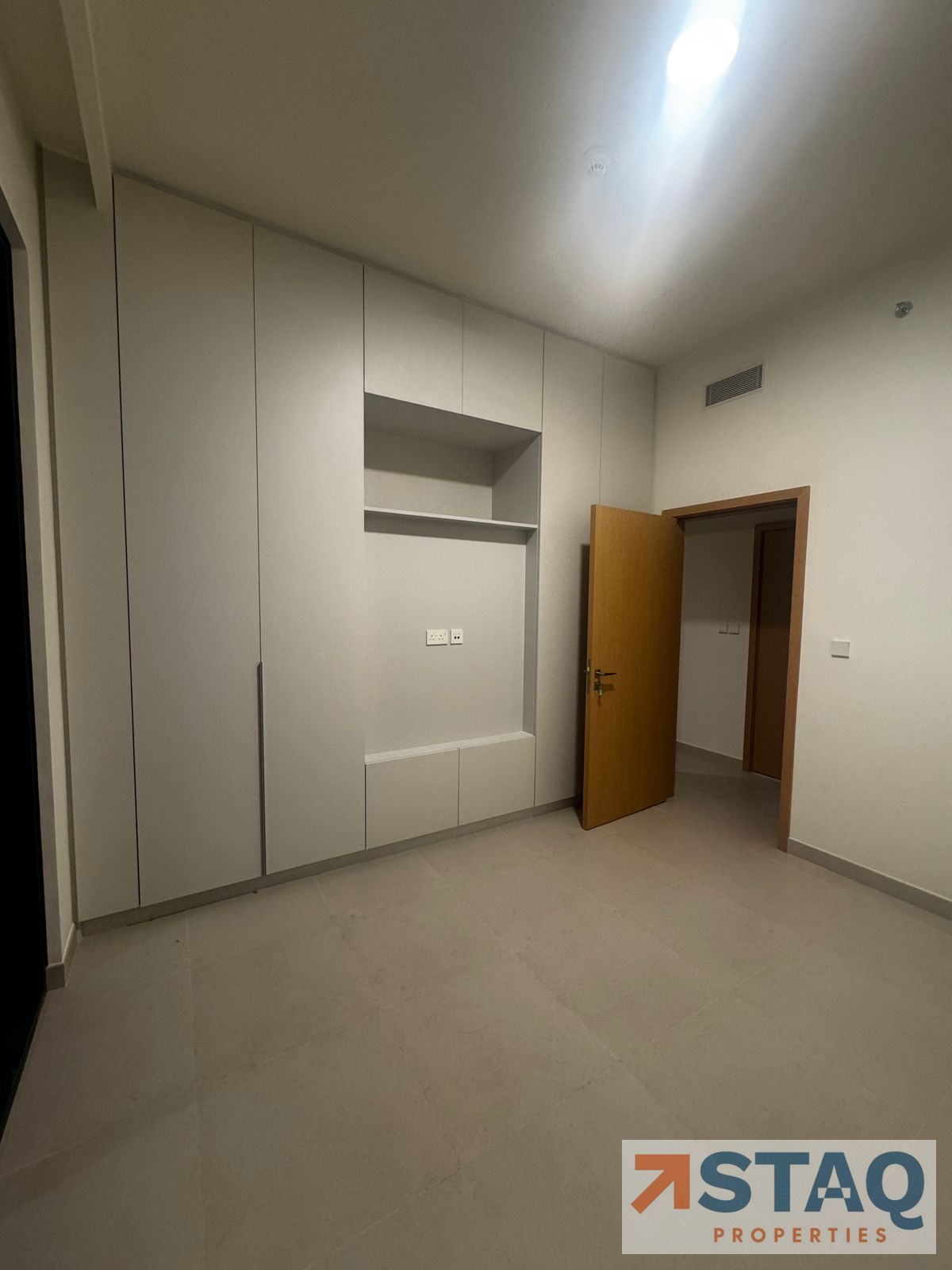 MODERN FINISH | PRIME LOCATION | READY TO MOVE