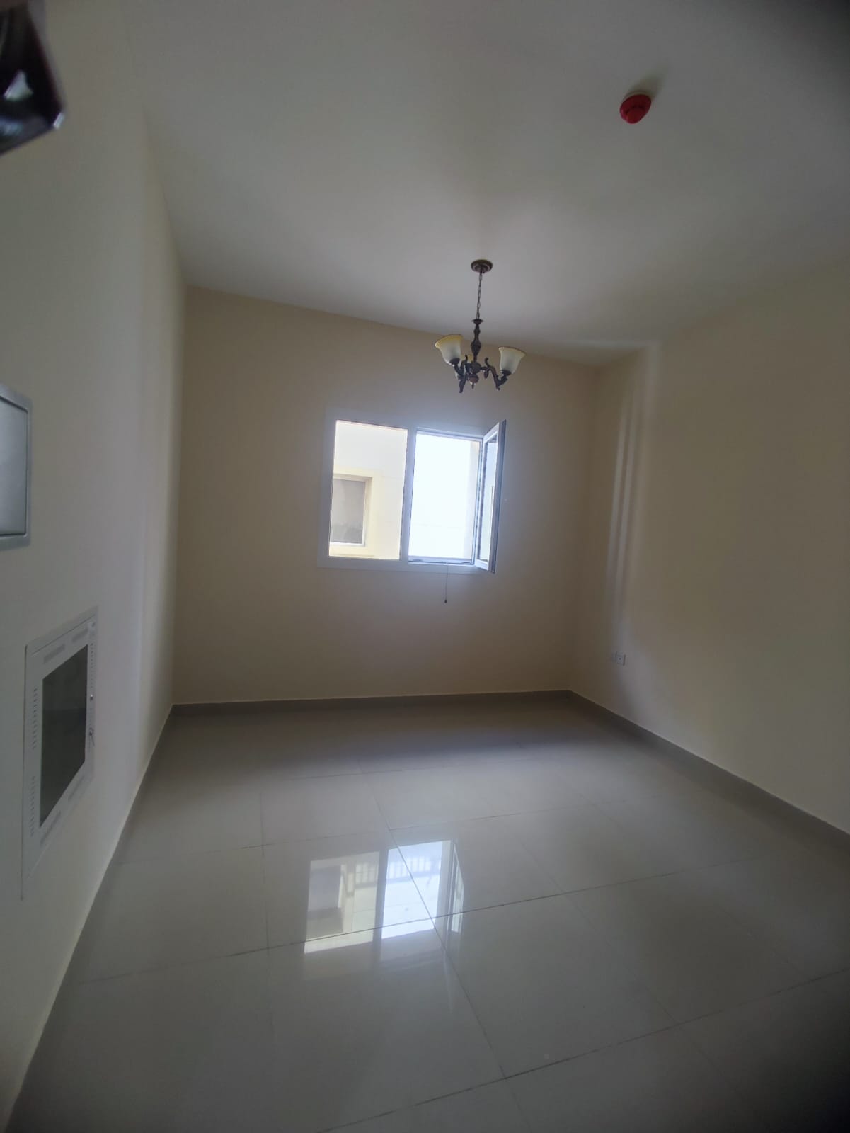 Second tenant, central AC, spacious layout, open view, central gas, family residence