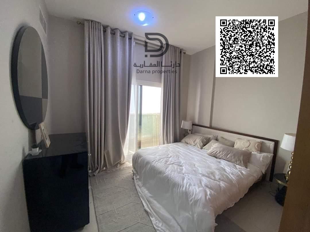 Room and living room / Free parking / Good location