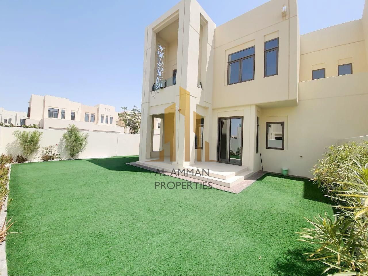 Large Plot Corner Vacant On Transfer 3 Bedroom Villa