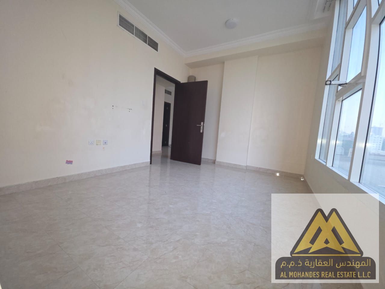 One bedroom and living room for annual rent in Al Jurf 3, Ajman. Includes a balcony and two bathrooms. Prime location near Sheikh Mohammed Bin Zayed R