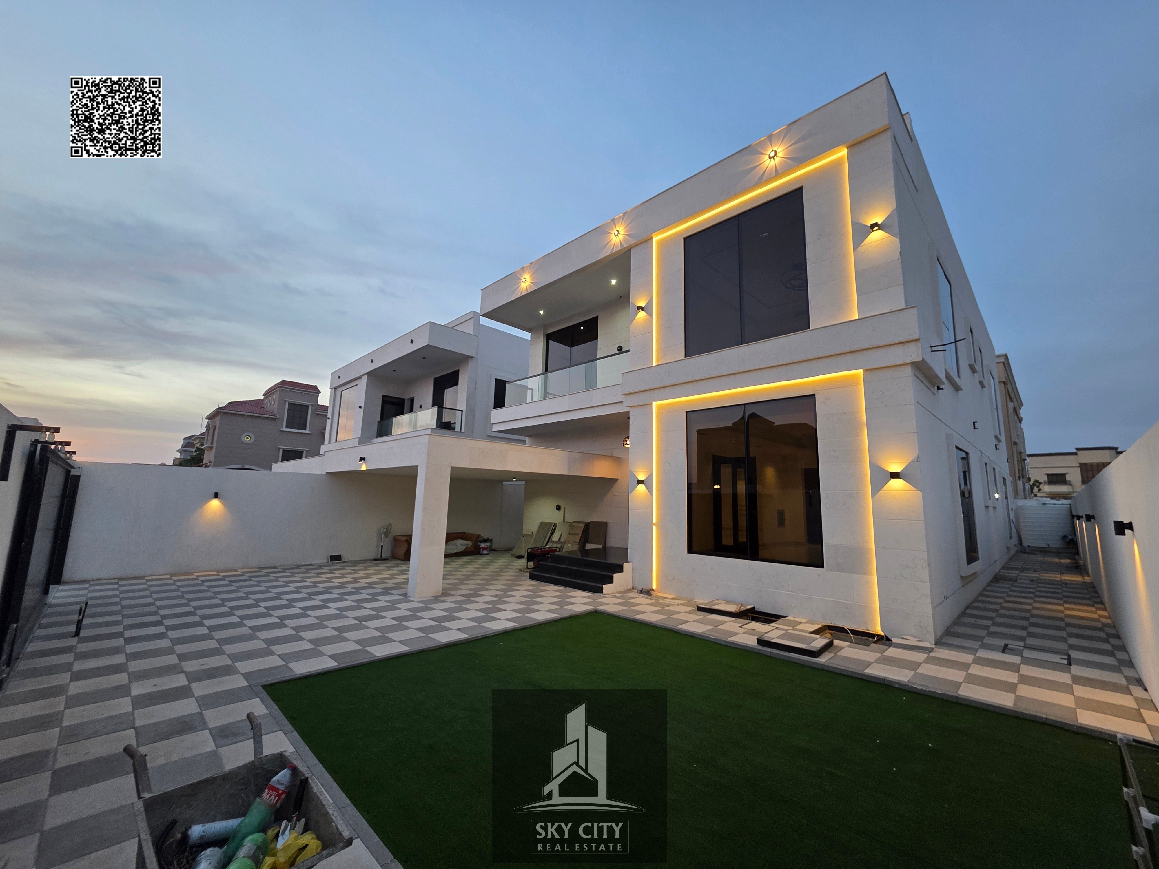 5000 sq ft, custom finishing, prime location close to all amenities. One minute from Sheikh Ammar Street.