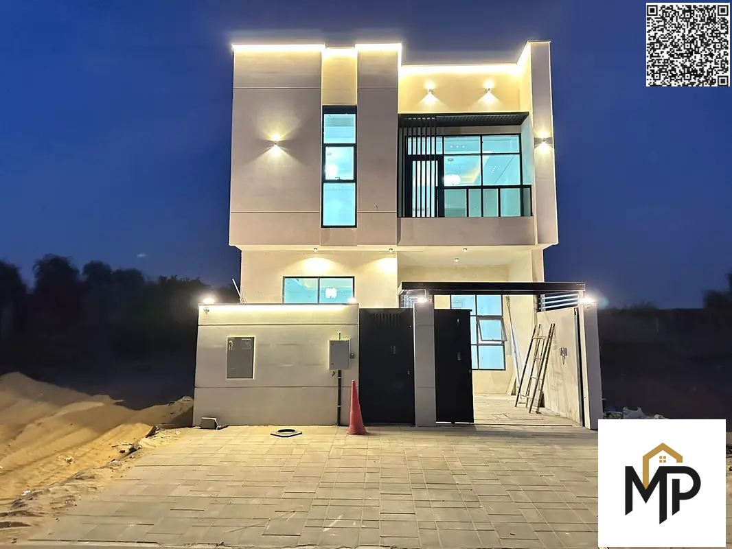 The price includes water, electricity and air conditioning. A wonderful townhouse, consisting of 3 master bedrooms with built-in wardrobes and a deck,