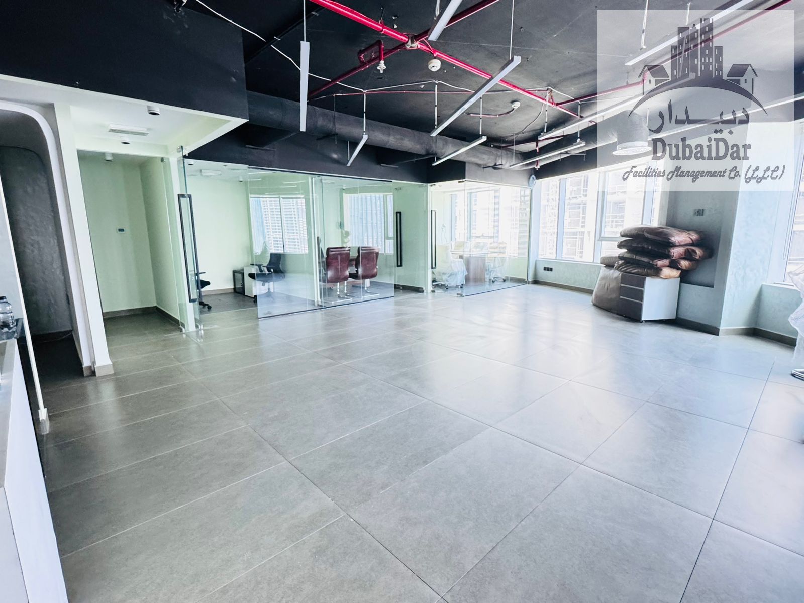 VACANT AND FURNISHED OFFICE WITH PARTITION - CLOSE TO METRO STATION