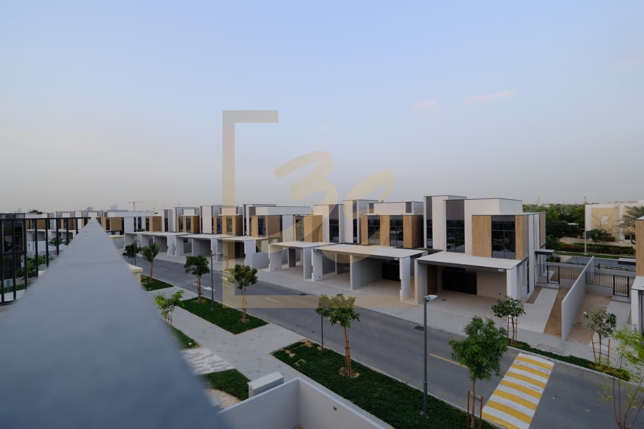 CORNER G+2 | ON PARK | LARGE PLOT | 4BR