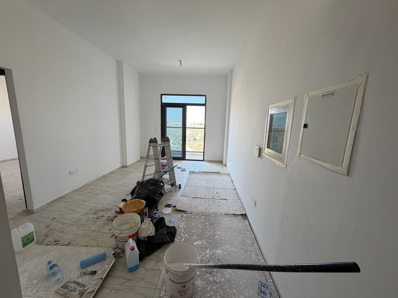 A distinctive apartment for rent in Al Alia, strategically located near Mohammed Bin Zayed Road exit, providing quick access to Sharjah and Dubai. The