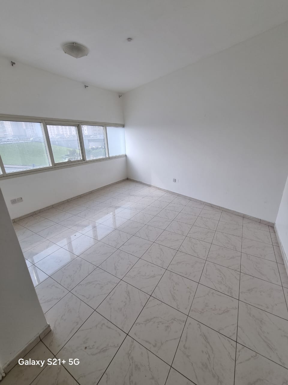 3BHK apartment with maid’s room and 3 bathrooms for rent. Annual rent AED 57,000.