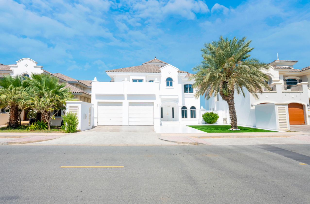 Beach Front / 4BR+M Villa / Private Pool / Beach