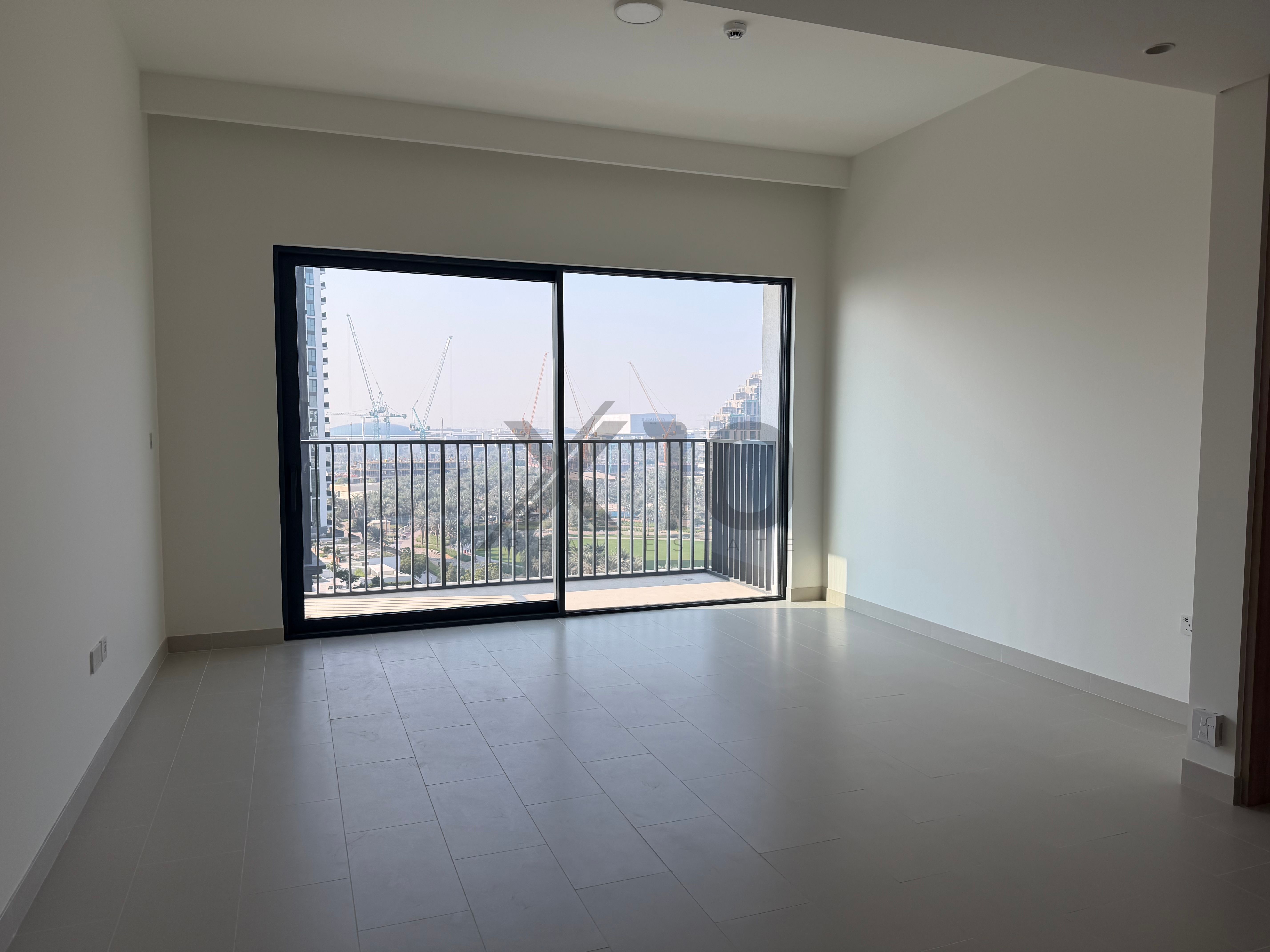 Park Field 2BR Unfurnished | Park & Amenity View