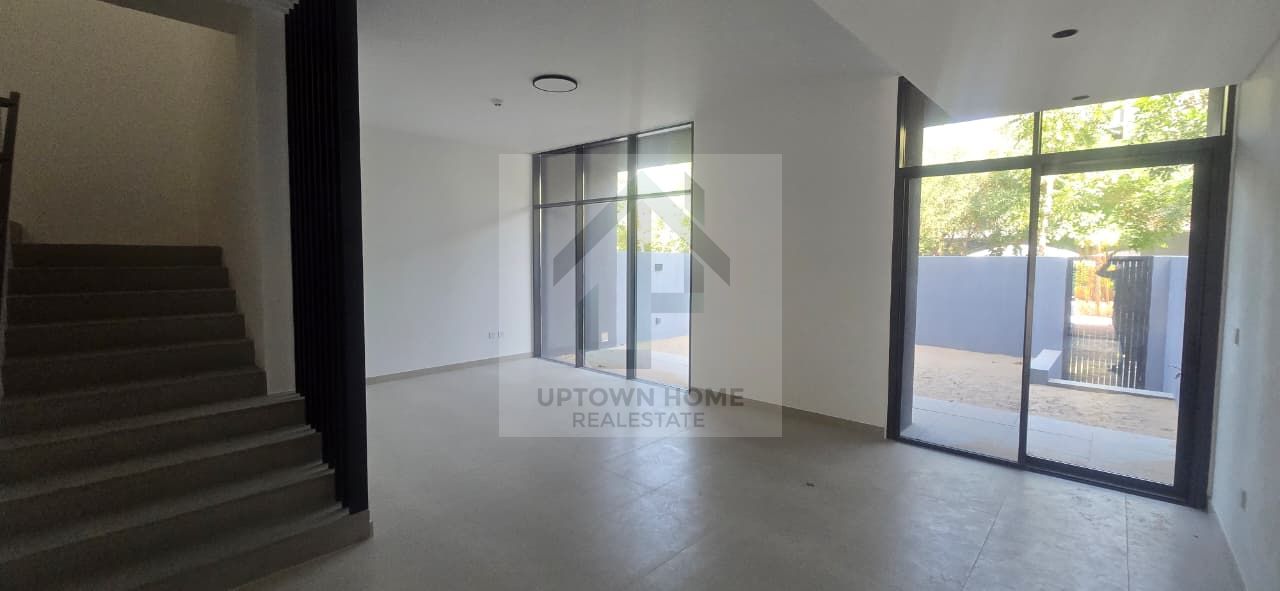 4 Bedroom Tawnhause | middle | Freehold