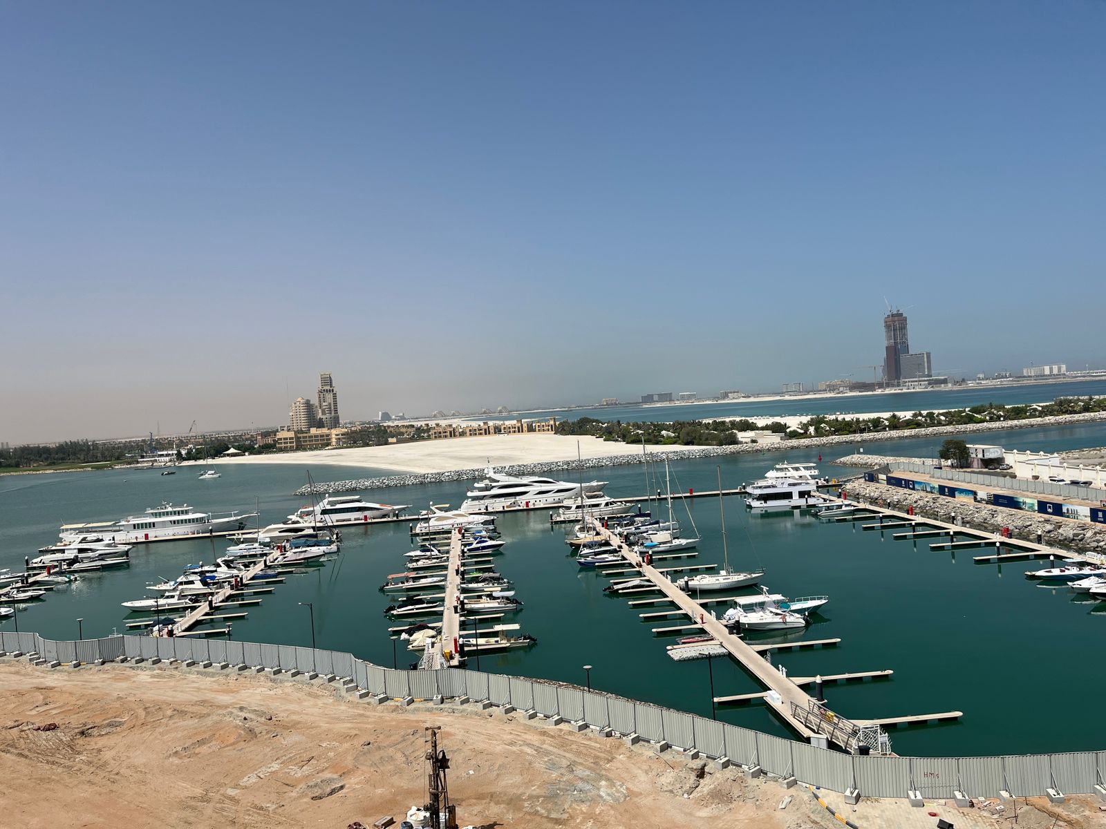 Spacious 3-Bedroom Apartment in Marina E Al Hamra – Full Sea View