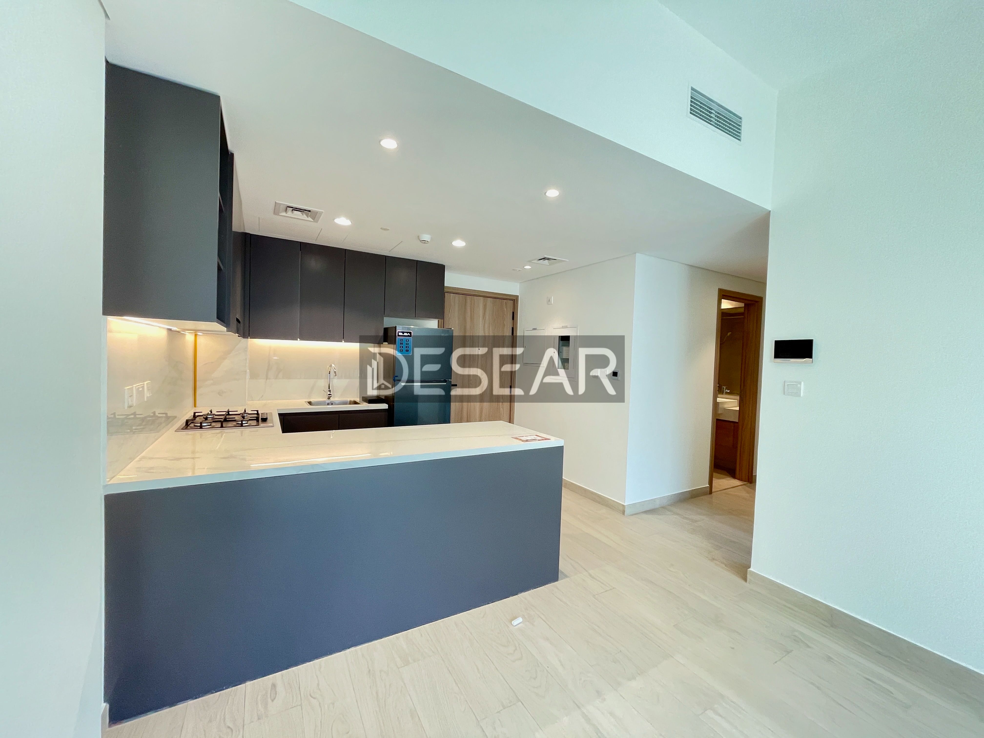 New Building-Elegant Mid Floor Apt with Appliances