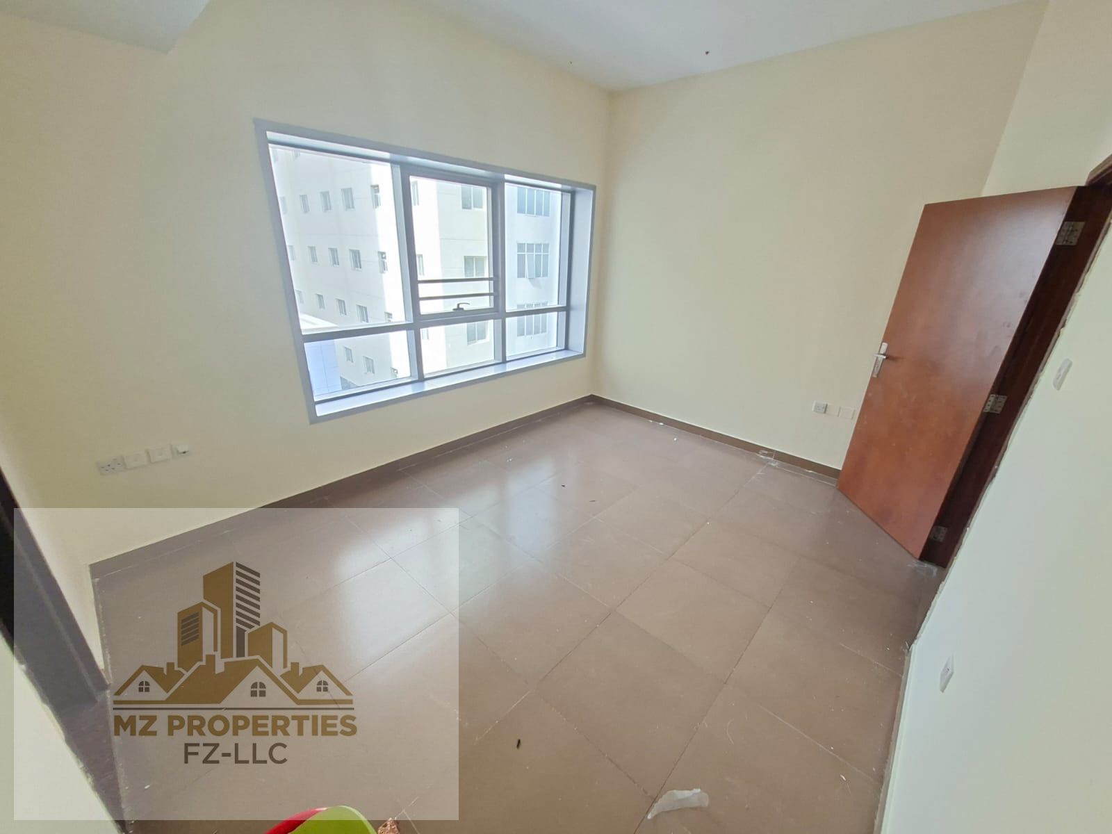 Hot offer 1 Bedroom close hall with 2 bathrooms