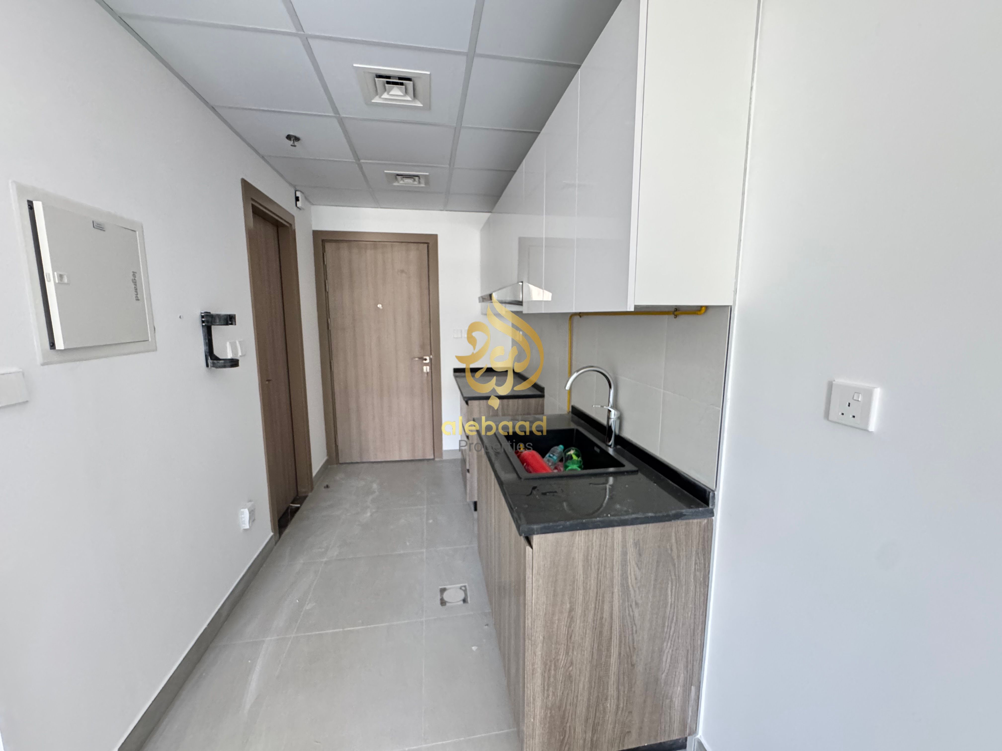 Brand new Building Luxury Studio available for family!