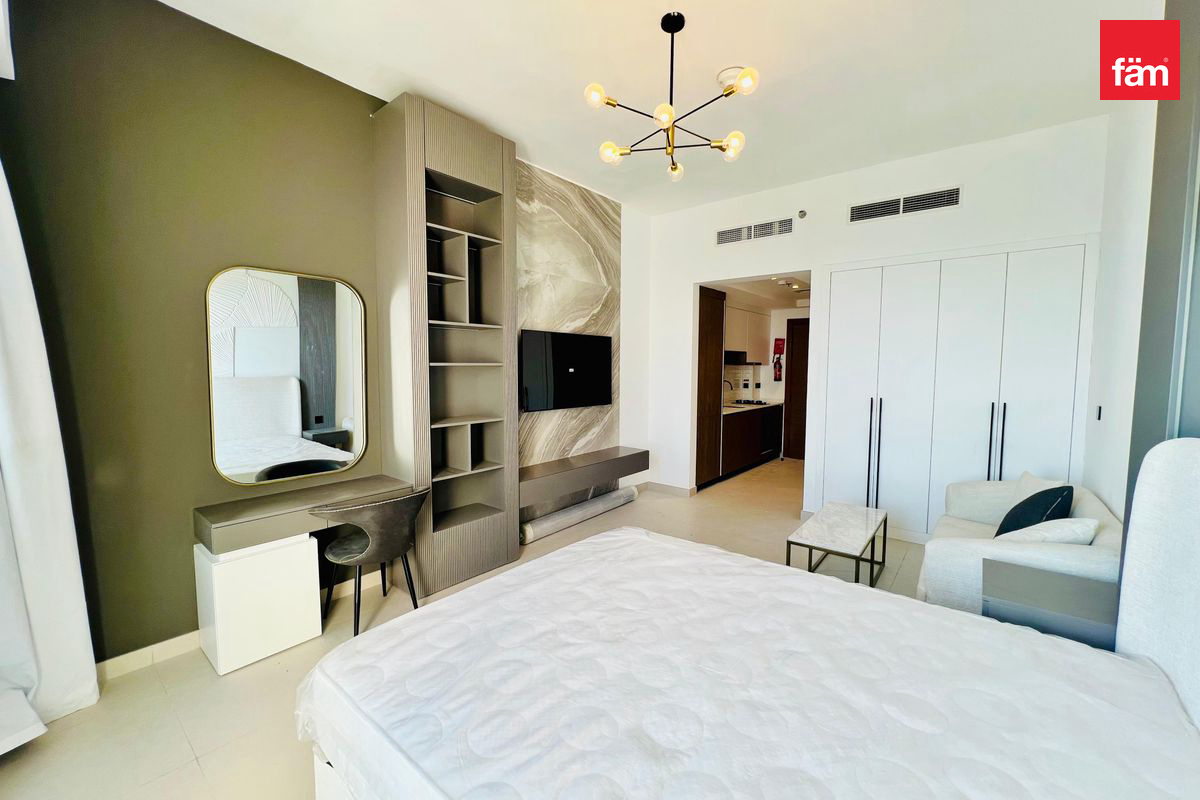 Fully Furnished I Brand New I Mid Floor