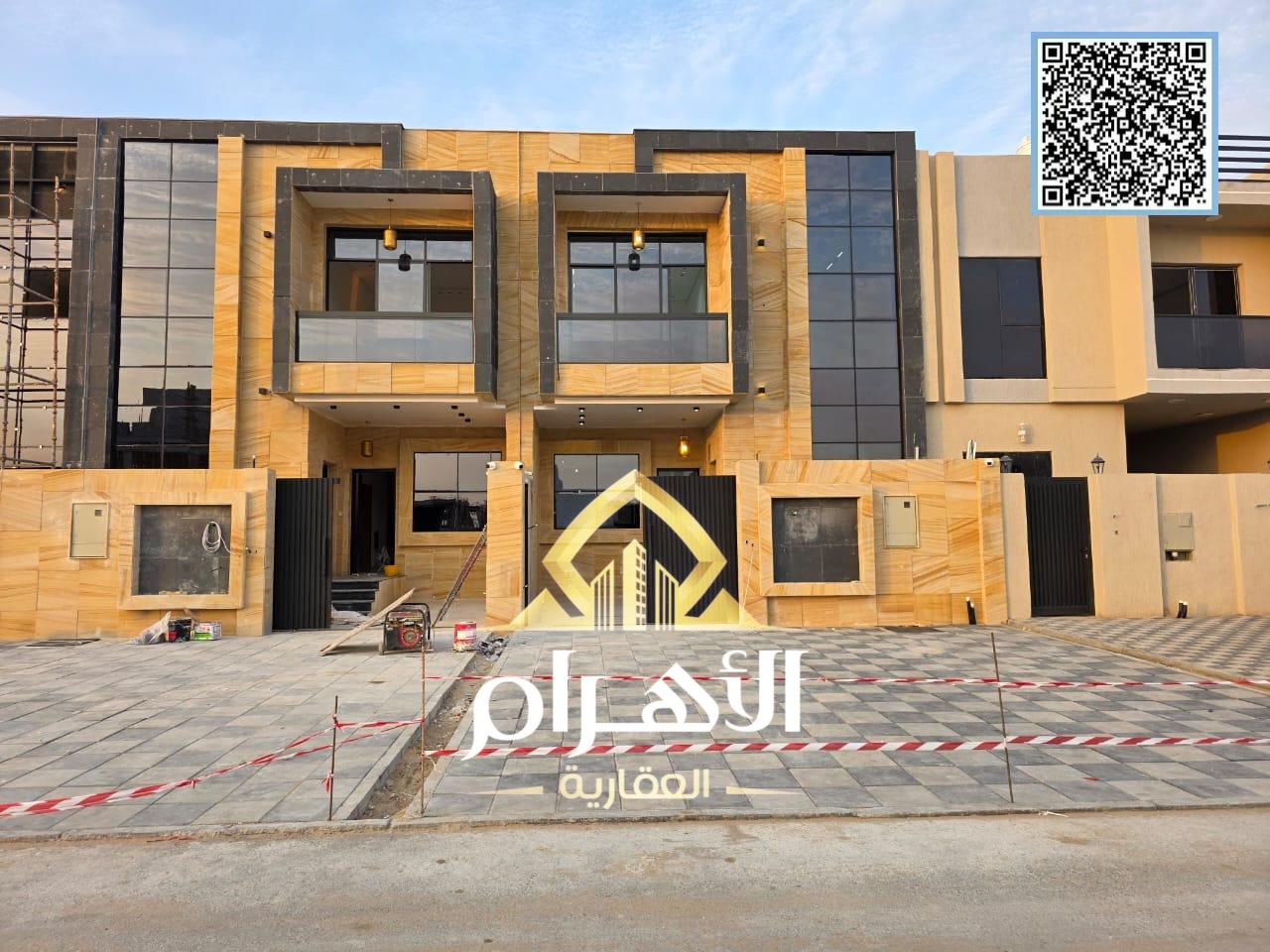 A villa with the specifications of your dreams, 5 master bedrooms, directly adjacent to Sheikh Mohammed Bin Zayed Road and close to services. Freehold