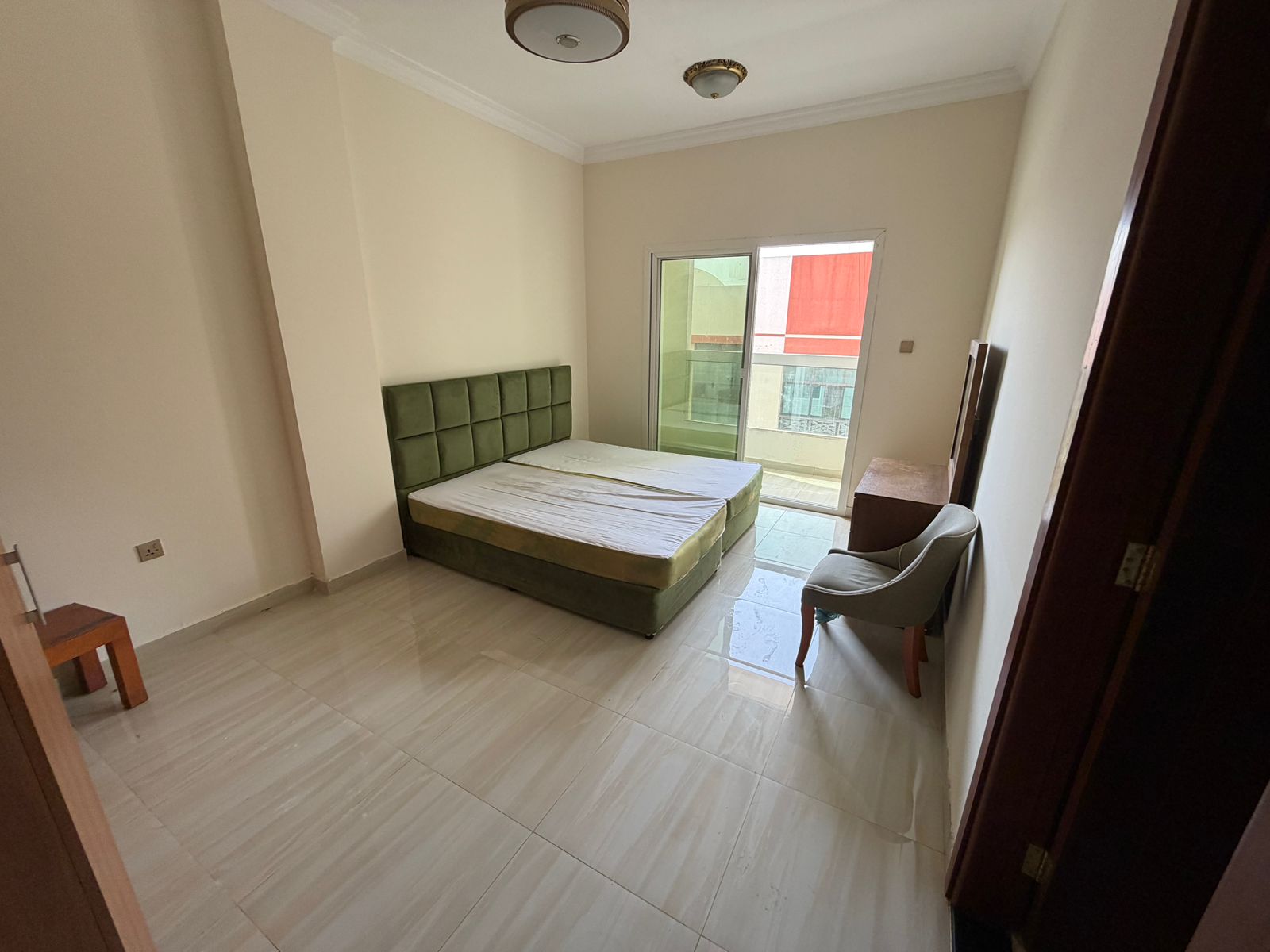Beautiful studios with a balcony, excellent view, separate kitchen, excellent space, fully furnished.
