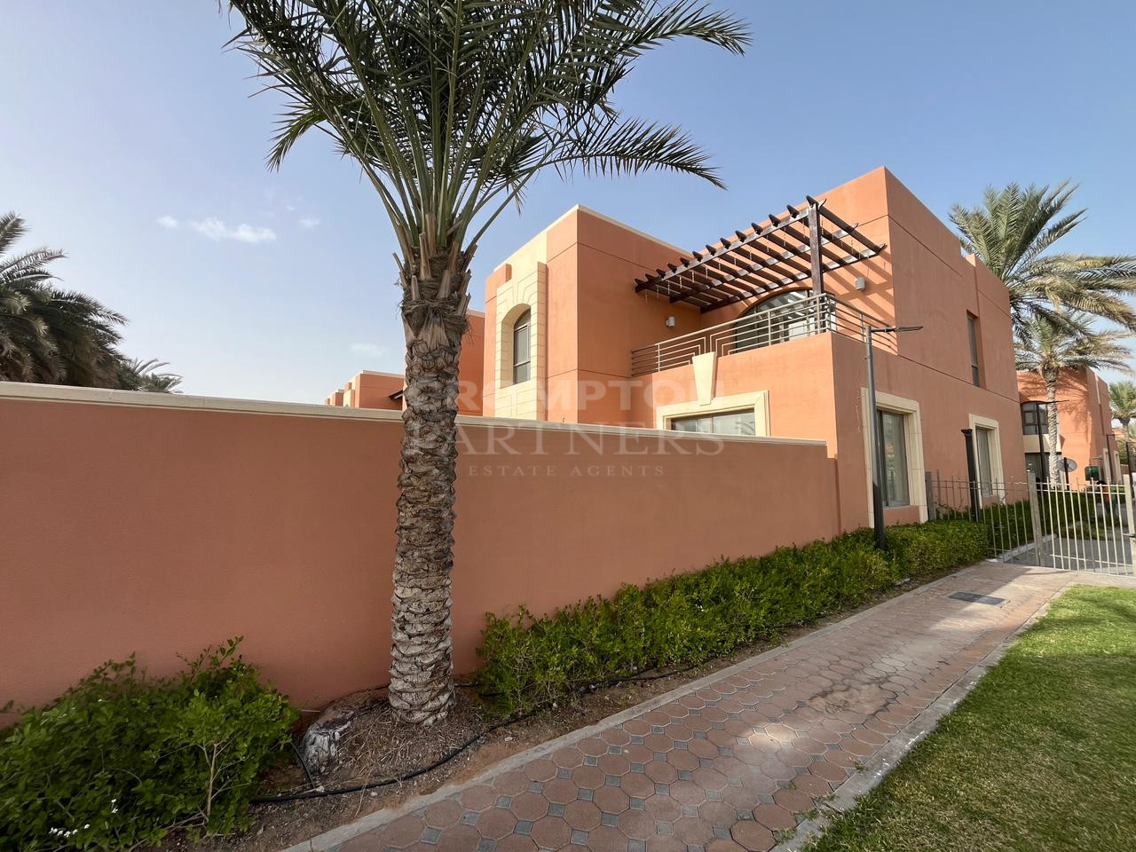 Corner Villa for Expats with Amazing Sea Views