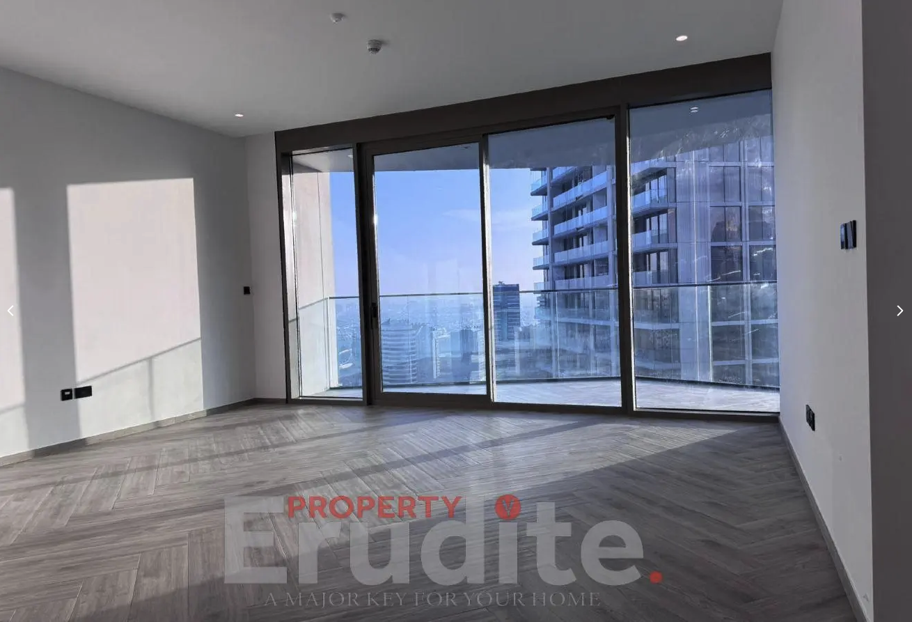 Spacious Layout / High Floor / Jusr Handed Over