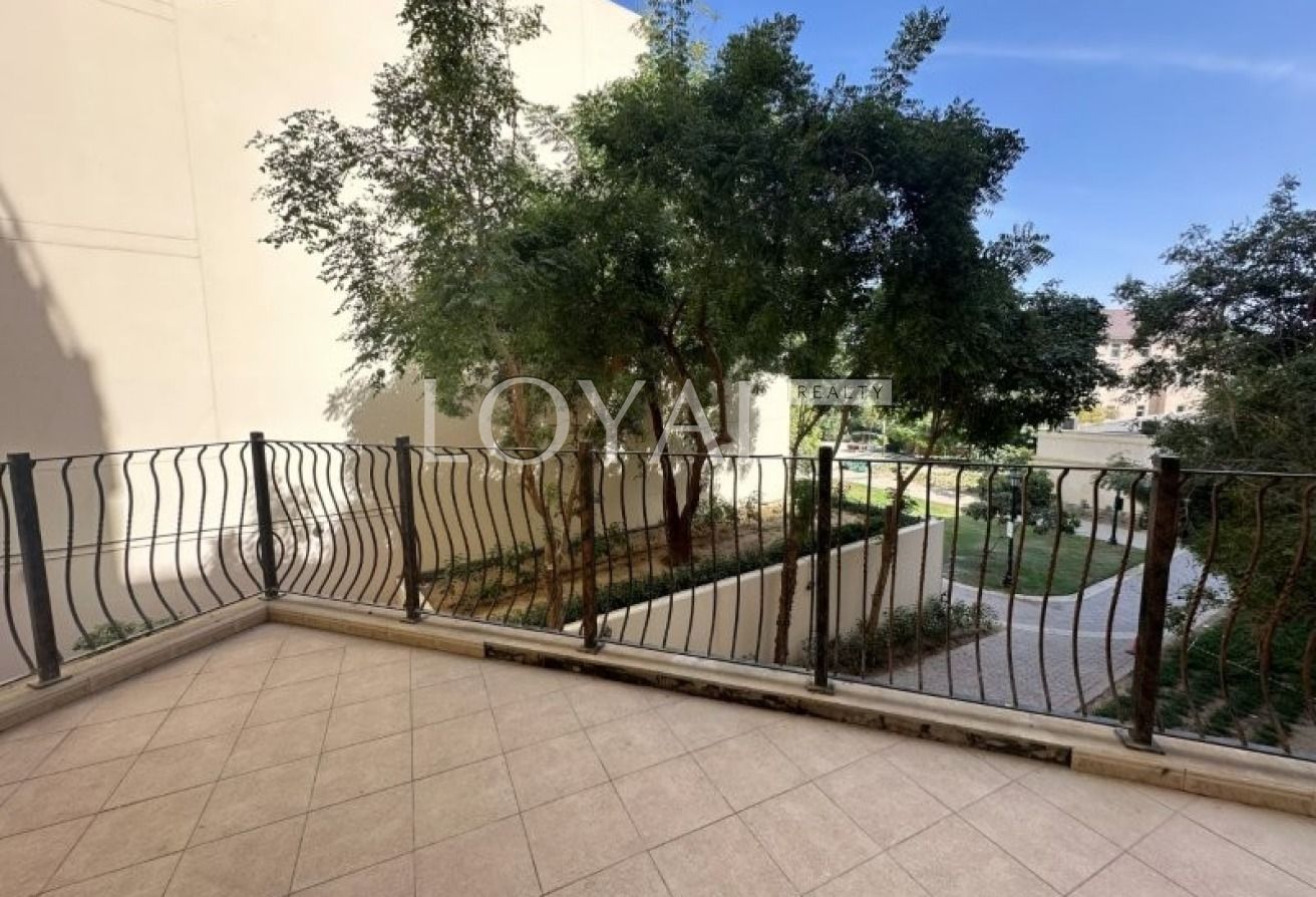Vacant/Large 2 Bedroom | 2 Parking /Great location