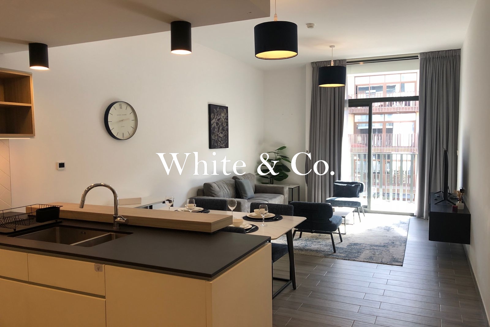 FULLY FURNISHED l 12 CHEQUES l ELEGANT